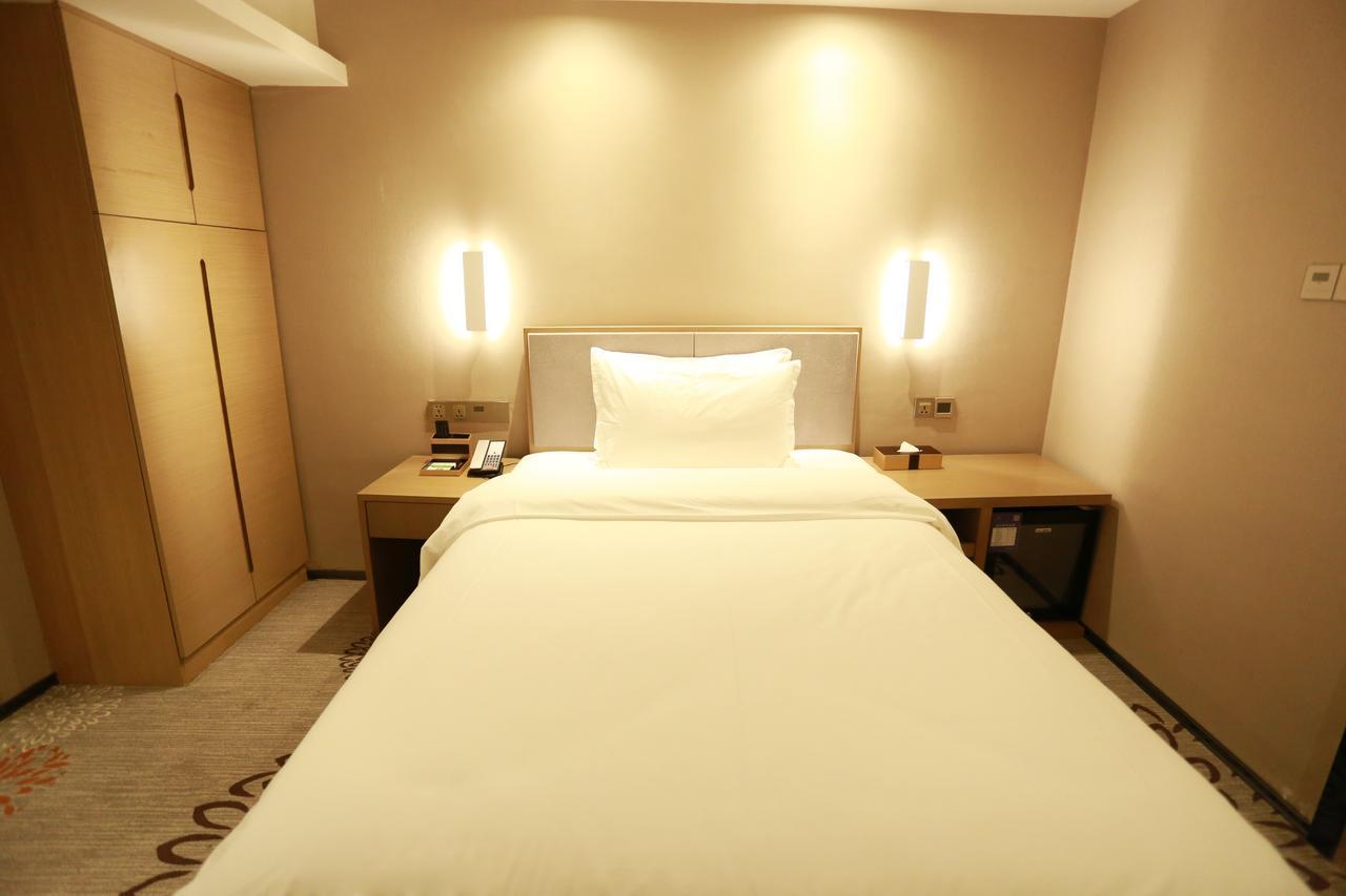 Lavande Hotel Baogang Avenue Guangbai Xinyi Branch Cantón Exterior foto